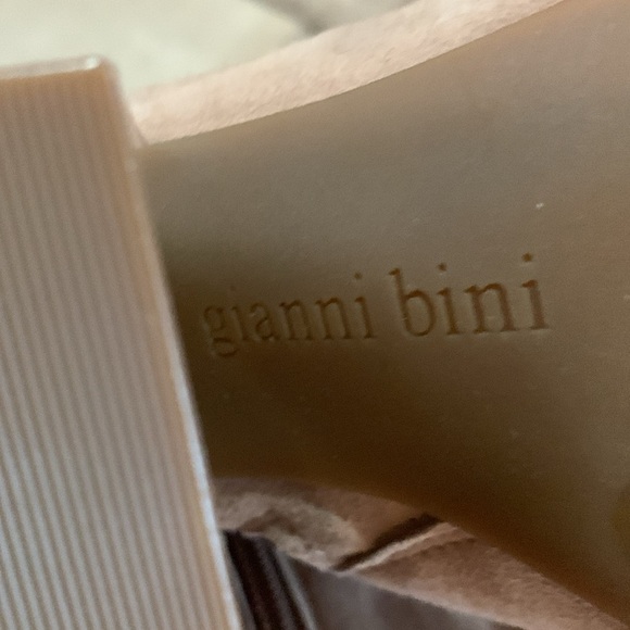 Gianni Bini sz 10 taupe pointed toe chunky heel suede NWOT booties - Picture 8 of 8